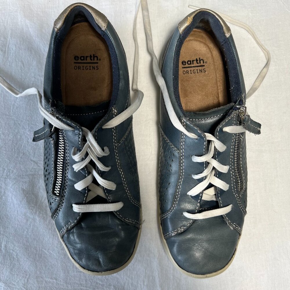 Earth Origins Leather Blue Sneakers / Athletic shoes.  Size 6.5